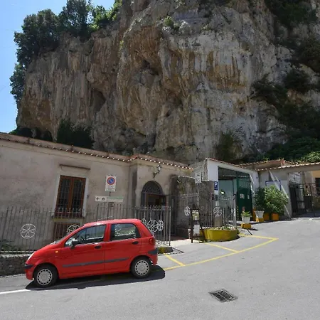 Apartamento With Sea View, Elevator Only 2 Stairs In The Historical Center At 350mt From The Cathedral Amalfi