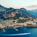 Penthouse In The Historical Center With Sea View 5 Minutes Away From Main Square Apartment Amalfi